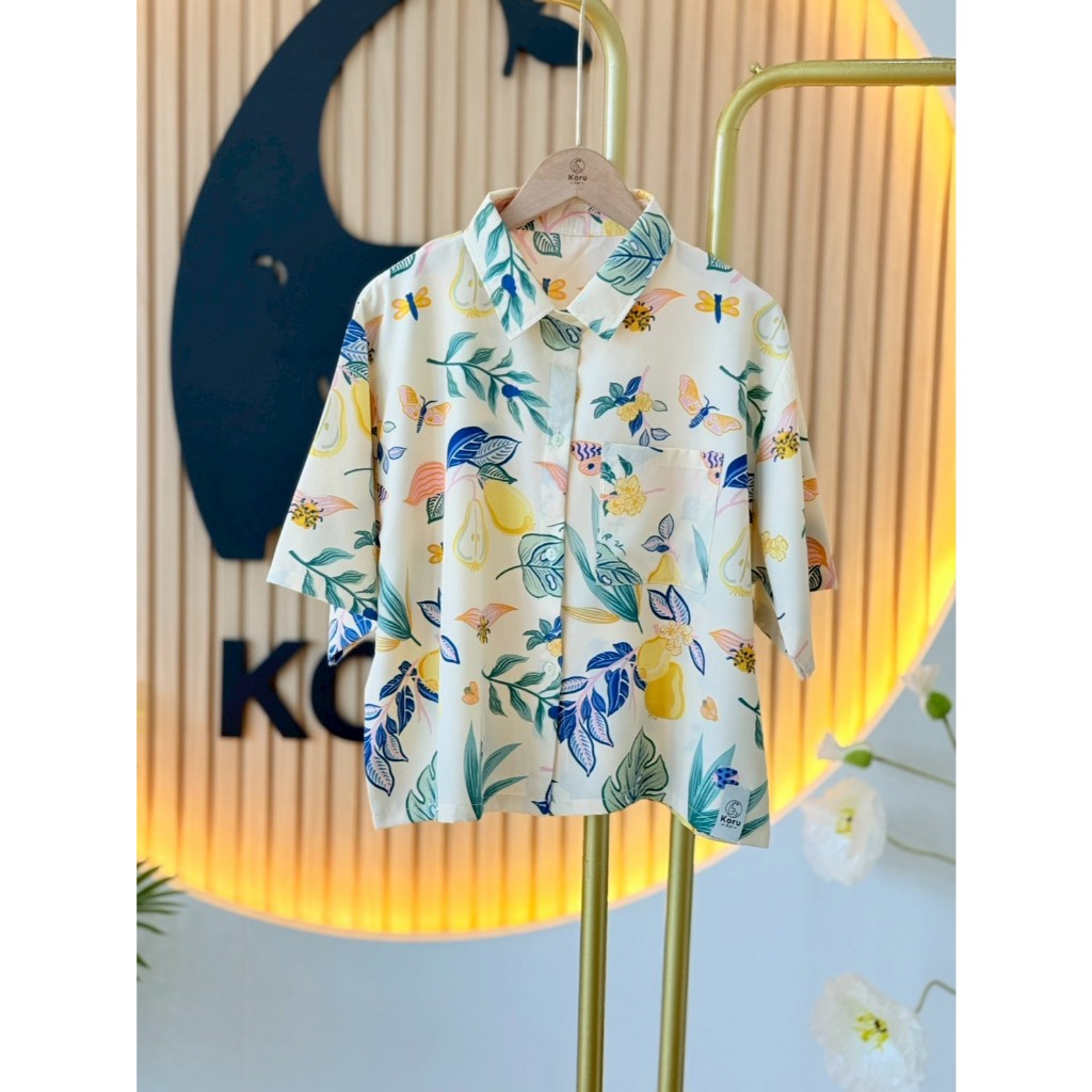 KORU เสื้อครอป ลายลูกเเพร (ความยาว 20" )