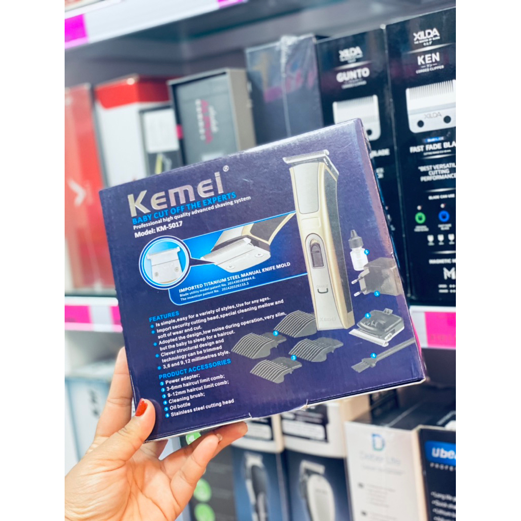 KEMEI KM-5017 แบตตาเลี่ยนพร้อมที่รองหวี