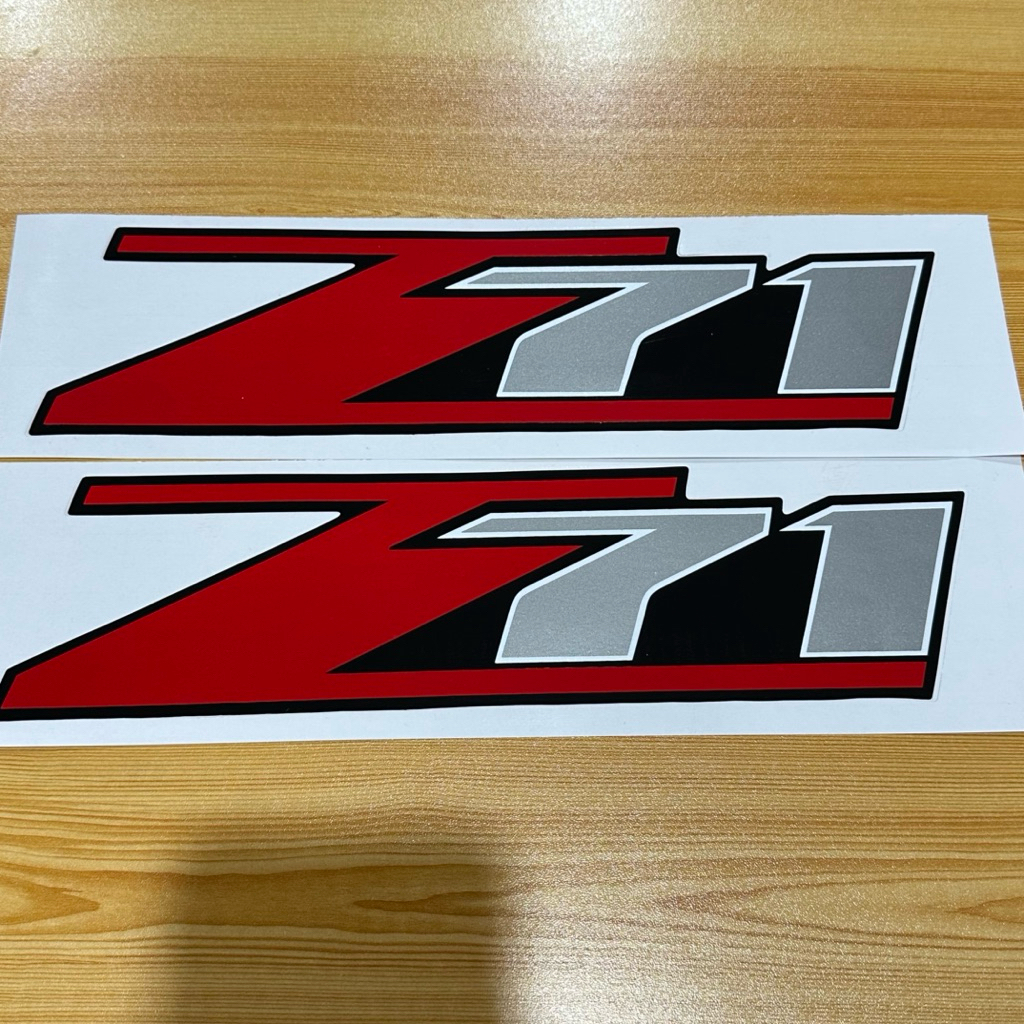 สติ๊กเกอร์* Z71 รุ่น 1 ปี 2005 ติดข้างท้ายกระบะ CHEVROLET ( ราคาต่อคู่ มี 2 ชิ้น )