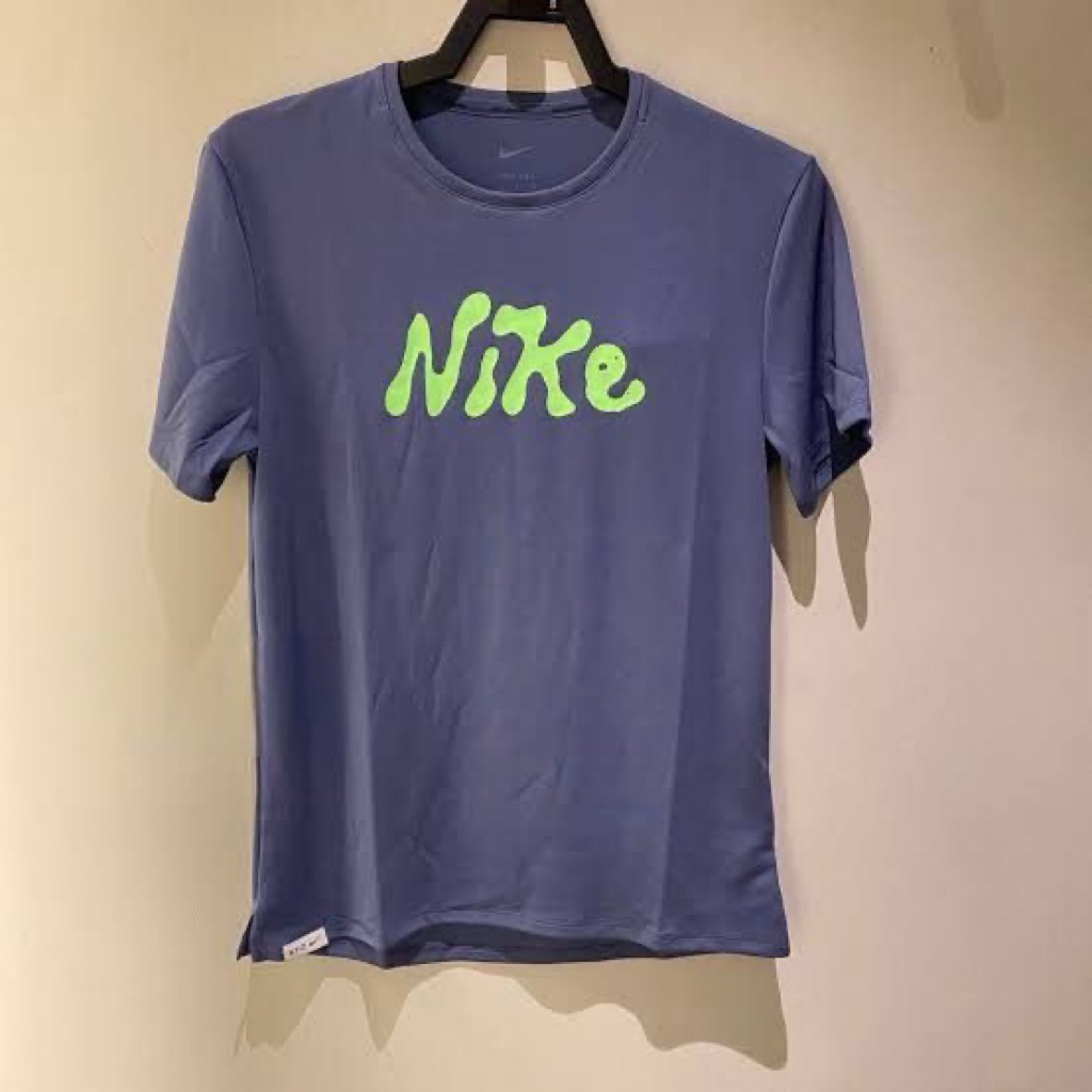 เสื้อวิ่งNike Dri-FIT UV Miler Studio ‘72 Short Sleeve Running Top