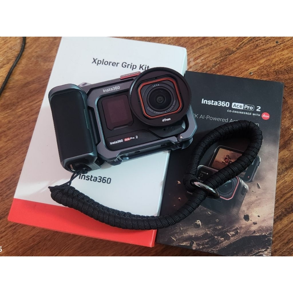 insta360 ace pro 2 + xplorer grip (มือสอง) สถาพสวย