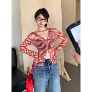 Elly พร้อมส่ง💗เสื้อคลุมแขนยาว💗คอวี สีแดงลายตาราง สไตล์สาวแซ่บ ทรงครอป เสื้อซีทรู กระดุมหัวใจ แมทซ์ได้ทุกลุค ลำลองผู้หญิง