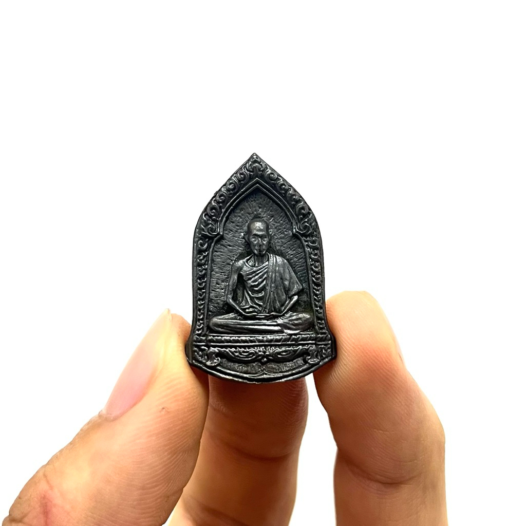 หลวงพ่อเกษม เขมโก เหรียญหล่อฉีด 6 รอบ 72 พรรษา เนื้อลมดำเดิมๆ 2x3 cm.