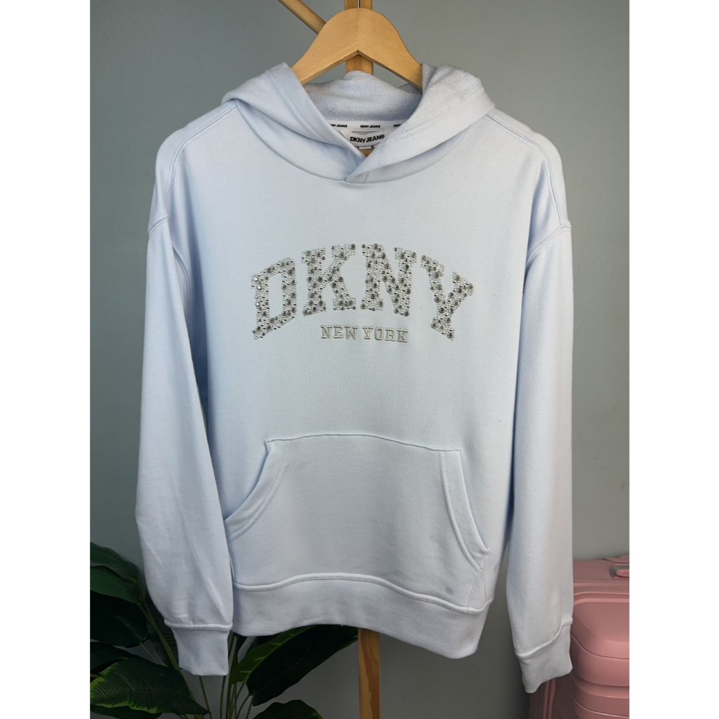DKNYฮู้ดดี้หมุดDKNYปักเงิน ฟ้า งานDKNY แท้100%