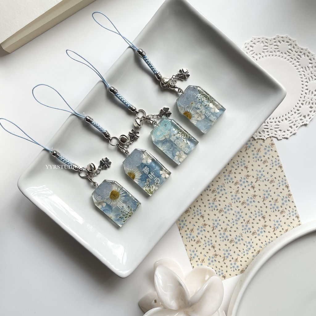 YYRSTUDIOX - Omamori Blue tonekeychain 🌊🩵เครื่องรางดอกไม้แห้งโทนสีฟ้า