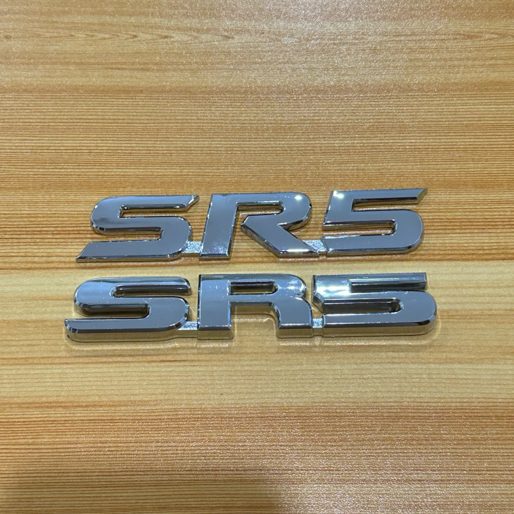โลโก้* SR5 ติดรถ Toyota  มีสองแบบ ให้เลือก ราคาต่อชิ้น