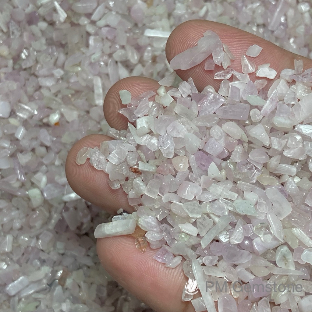 KZ01 คุนไซต์ ( Kunzite ) ขนาดเล็ก 2-4mm หินธรรมชาติ หินนำโชค หินแร่ หินคริสตัล หินสะสม งานอาร์ต หินใส่ขวดแก้ว หิน DIY