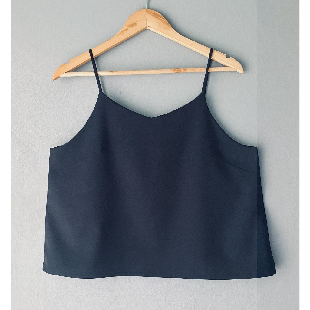 Rata Closet เสื้อกล้าม สายเดี่ยว คอวี โชว์หลัง มี สีดำ / ขาว
