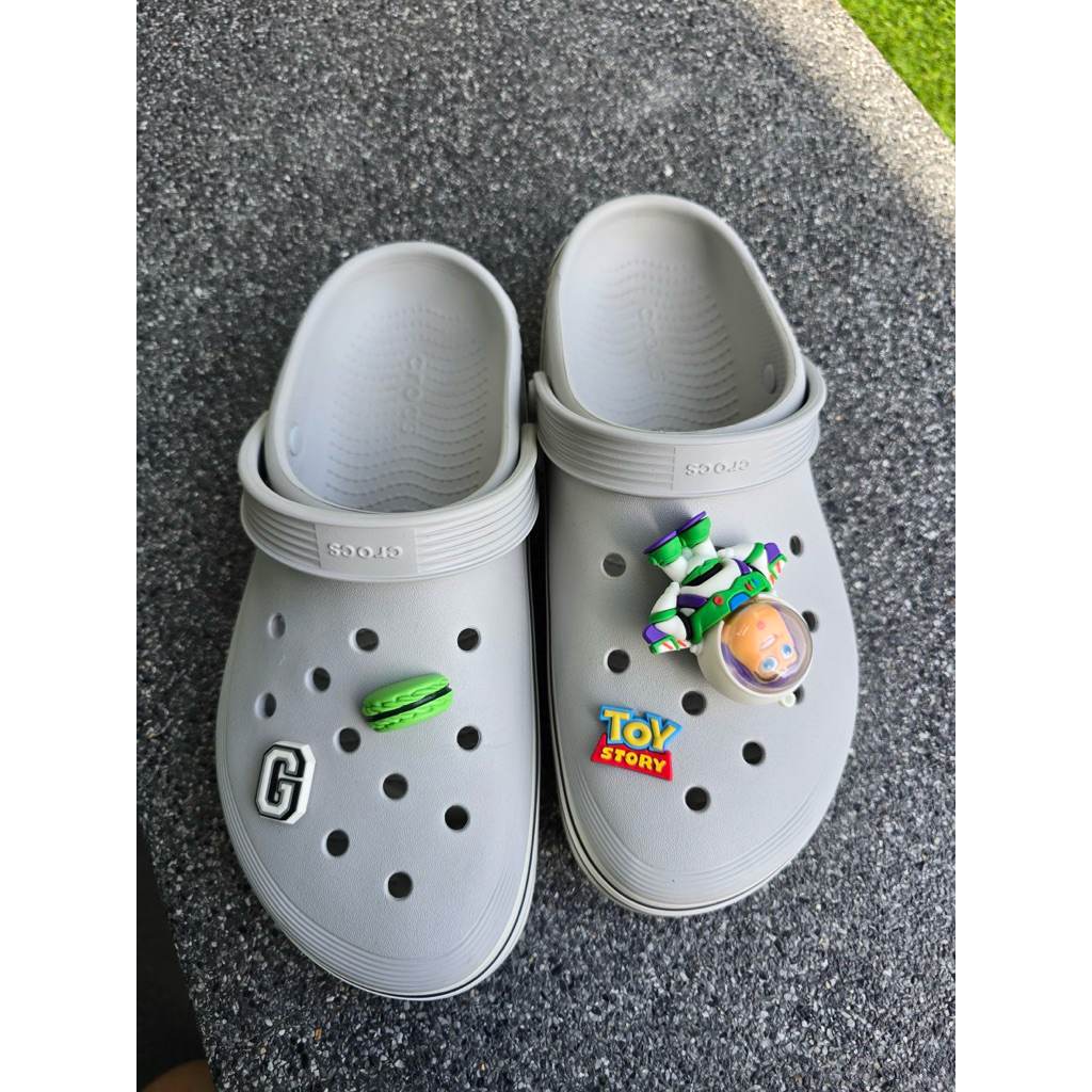 รองเท้า Crocs แท้ 100% แถมตัวติดตามรูป M9 W11