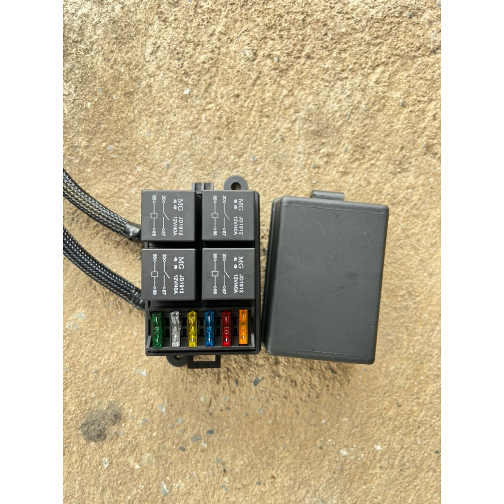(004)กล่องรีเลย์ฟิวส์ 12V พร้อมสายไฟ รีเลย์4ช่อง ฟิวส์6ช่อง  สําหรับยานยนต์