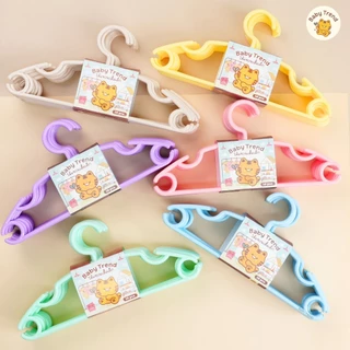 Baby Trend ไม้แขวนเสื้อเด็ก แพ็ค 10 ชิ้น สีพาสเทล พลาสติกพรีเมี่ยม ทรงโค้งมน แข็งแรงทนทาน