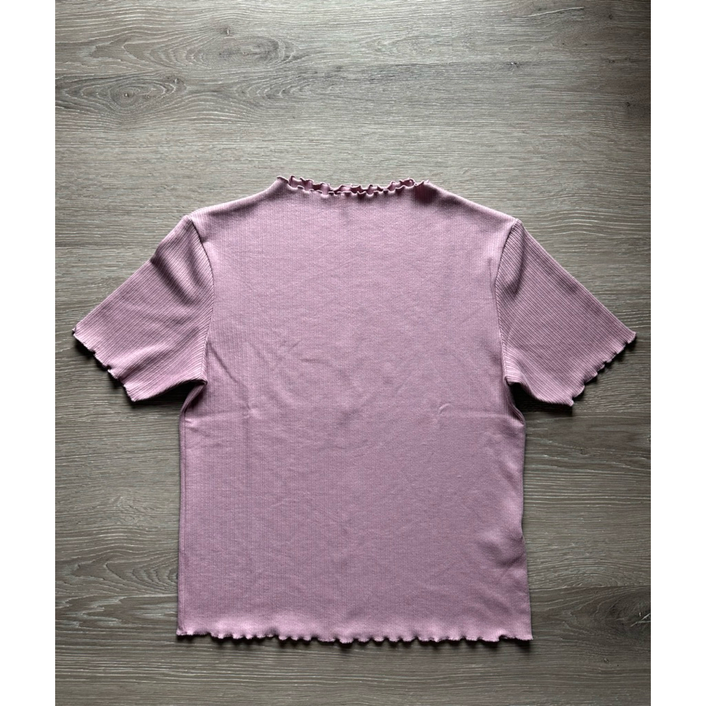 GU เสื้อยืดแขนสั้น ผ้าร่อง ขอบหยัก Lettuce top สีชมพู ไซส์ S