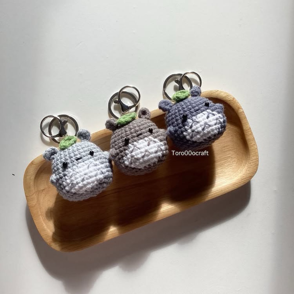 พวงกุญแจโตโตโร่จิ๋วถักไหมพรม