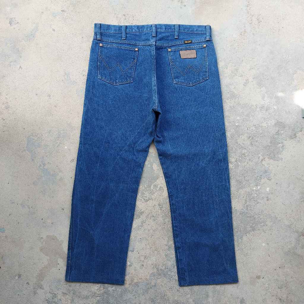 กางเกงยีนส์ Wrangler 13MWZ ผ้าเนื้อทรายแตกลายสวย 36x29 made in Mexico 🇲🇽