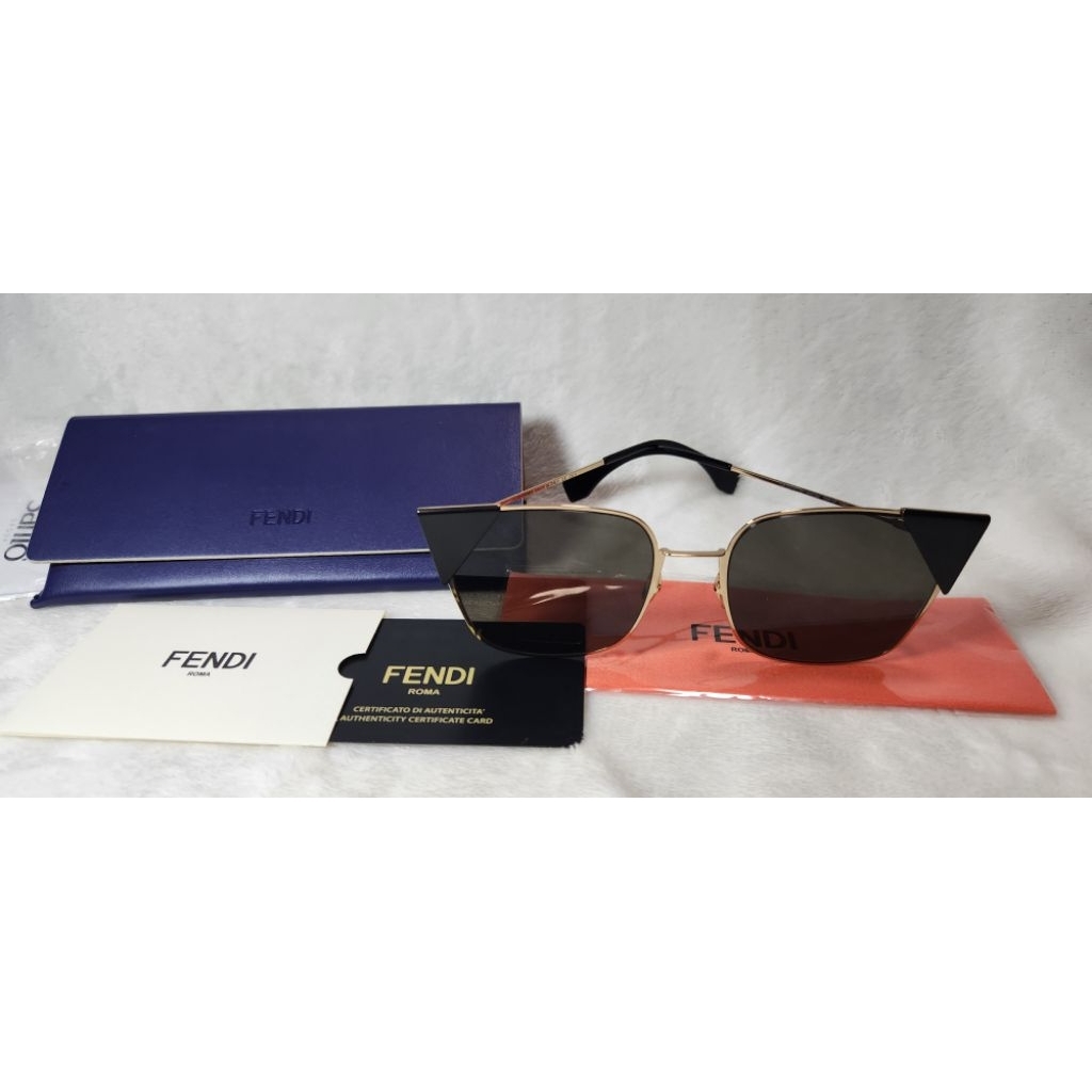 แว่นกันแดด Fendi แท้ 100%