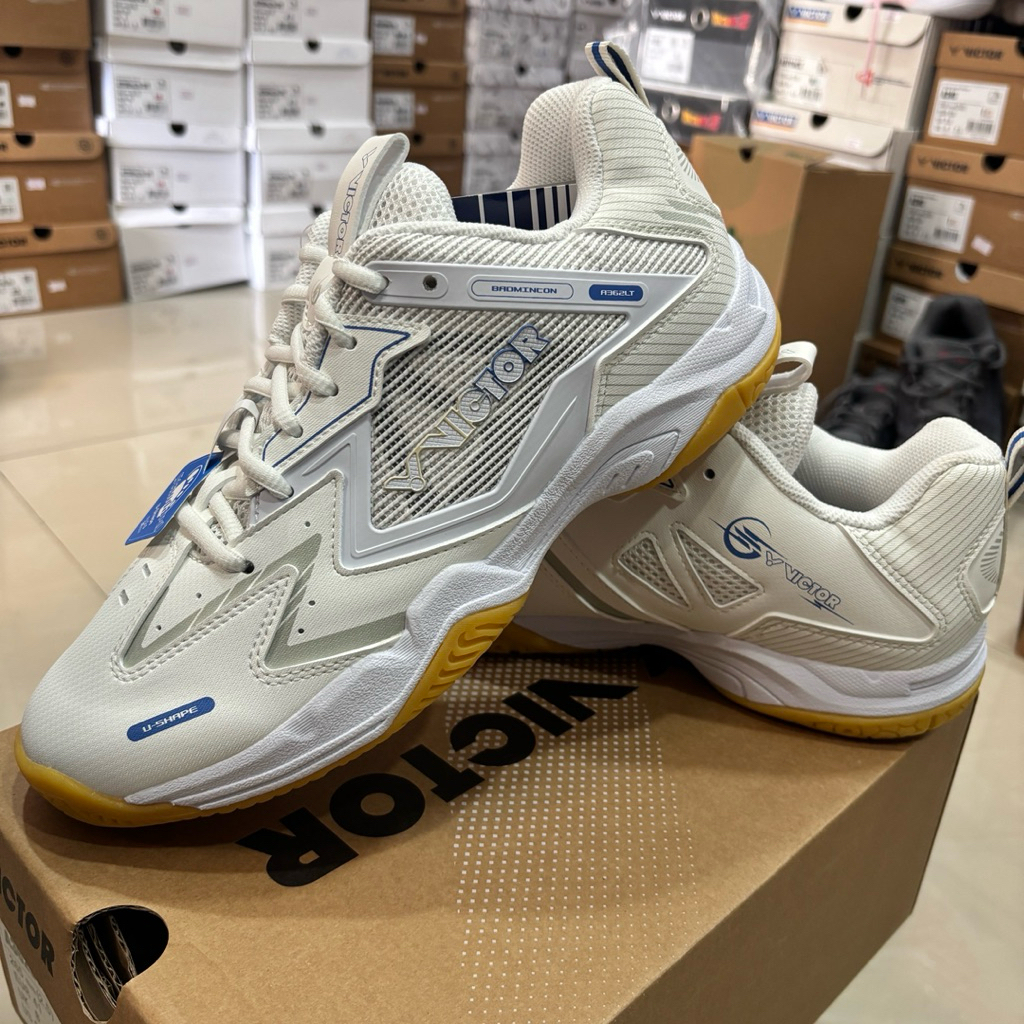 Victor Badminton shoeรุ่น A362LT สีwhite