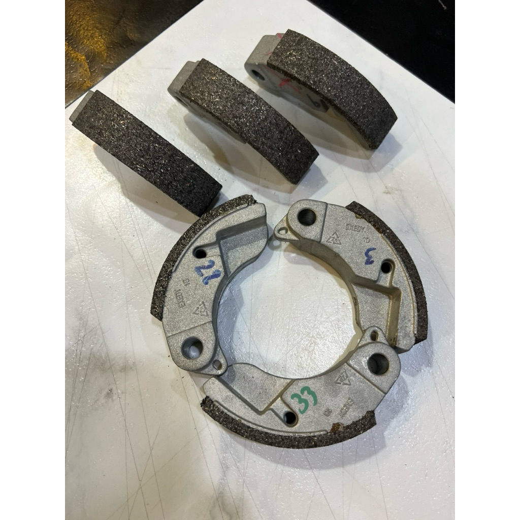 ก้อนคลัชแท้ อัดผ้าคลัชคาร์บอนเนื้อเต็ม Lead125 Giorno125 pcx150 pcx160 Click125 Aerox nmaxx ของใหม่ขายขาดไม่ต้องสับ