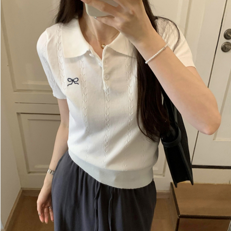 เสื้อยืดผู้หญิง ผ้าไหมพรม คอปกโปโล มินิมอล สีพื้น อกมีดีไซน์โบว์แดมเปอร์ #1502389