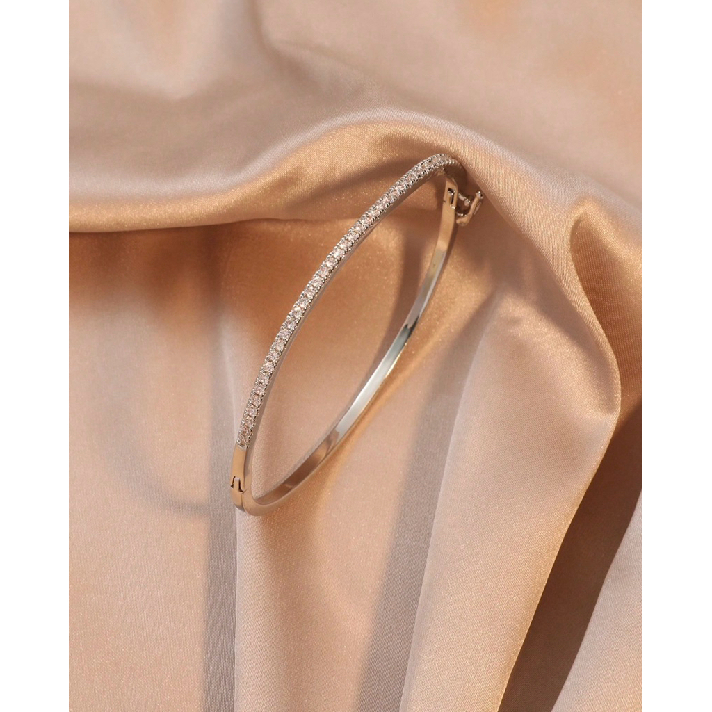 Charm Lock กำไลข้อมือ ประดับเพชร มีตัวล็อค