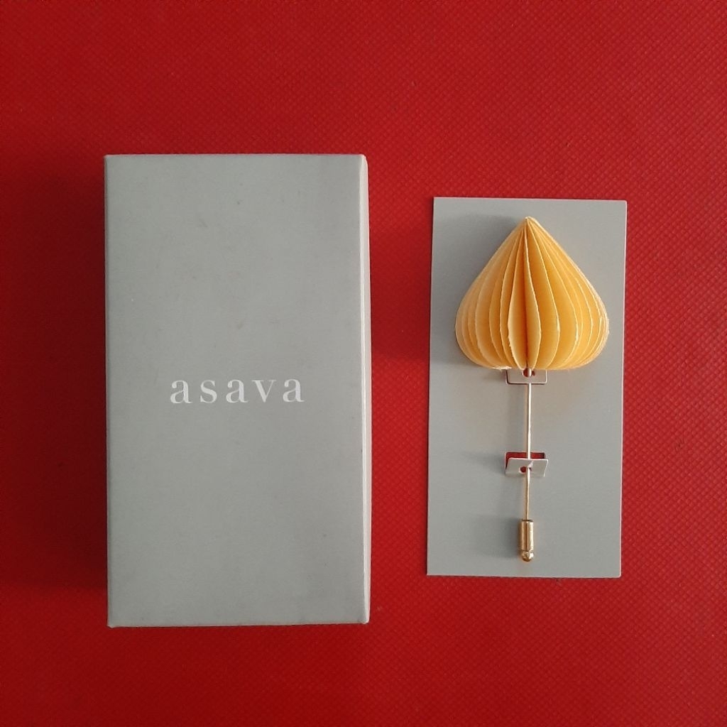 เข็มกลัดติดเสื้อ  asava     Asava brooch       ของสะสม