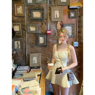 Beryl 🌻เดรสแฟชั่นผู้หญิง เดรสน่ารักๆ mini สไตล์เกาหลีเรียบง่าย ปิดไหล่ ดีไซน์เก๋ไก้และเซ็กซี่ ทรงเข้ารูป