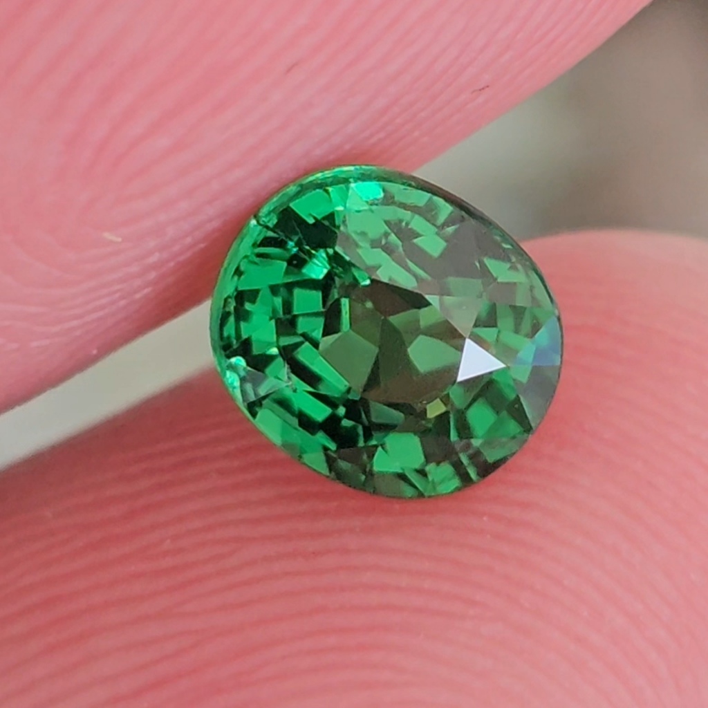 พลอย ซาโวไรท์ Tsavorite Garnet 1.24 กะรัต (Cts.) ดิบ Unheated พร้อมใบเซอร์ อัญมณีมงคลประจําวันเกิด เ