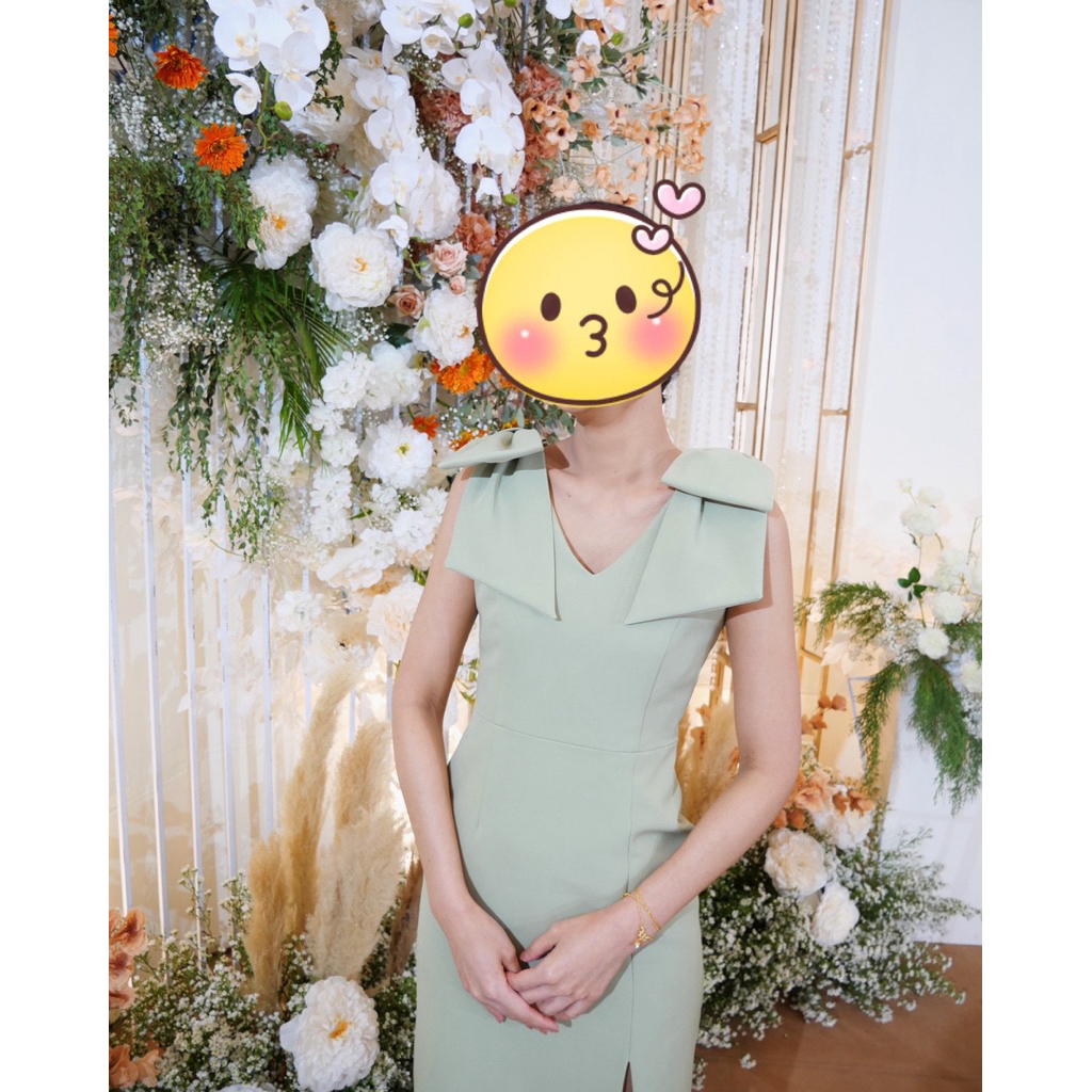 HER Collection Dress เดรสคอวีโบว์ไหล่