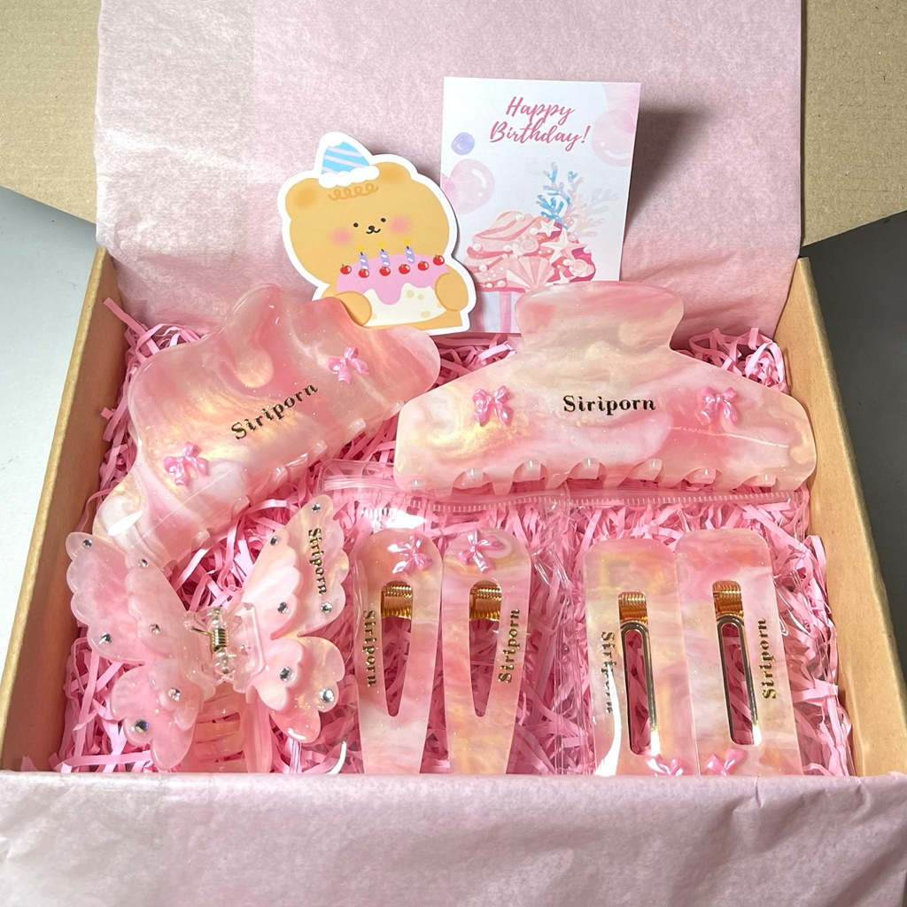 cosychaa | Gift Box เซ็ทของขวัญ🎀กิ๊บติดชื่อที่เหมาะกับทุกเทศกาล❗️