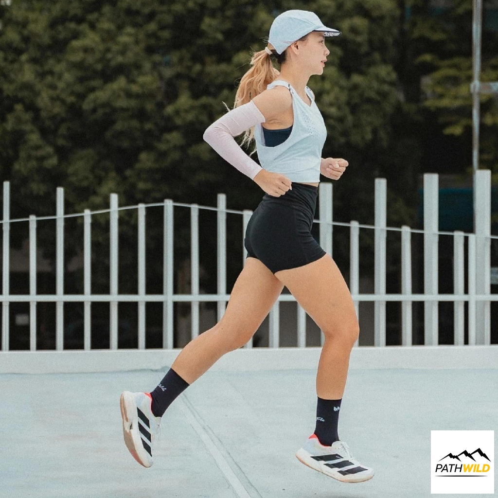 Motive Arm Sleeves AeroSkin Collection ปลอกแขนกันแดด ใส่ทำกิจกรรม outdoor ไร้รอยต่อ ทอแบบไร้ตะเข็บแนวตั้ง เคลื่อนไหวดี - รูปที่ 6