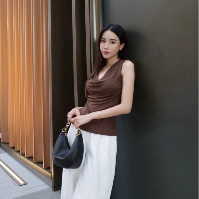 FASHION.NNN เสื้อ ดีเทลผ้าเล่นแสงมีประกาย คอย่นสไตล์คนเก๋