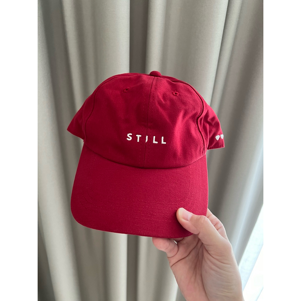 ใบตำหนิ 🍎 หมวกสีแดง still.studio basic cap
