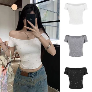 พร้อมส่ง✨เสื้อยืดเปิดไหล่ อเมริกันย้อนยุค เสื้อสายพานแขนสั้น เอวแน่น สลิมฟิต สำหรับผู้หญิง ฤดูร้อนปี 2025 #055