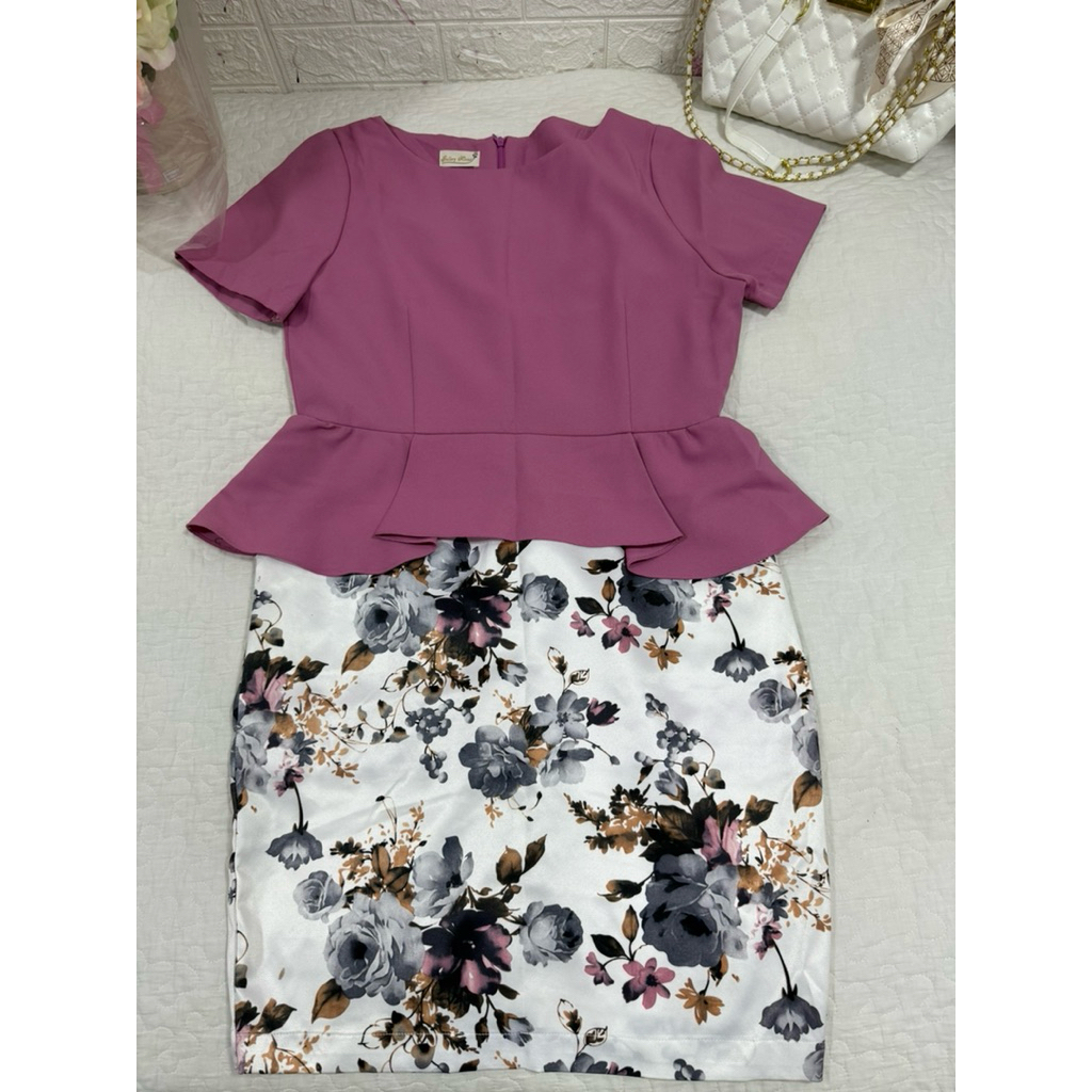 ชุดเดรสเสื้อสีม่วง กระโปรงแต่งลาย งานป้ายgallery kloset มือสองสภาพนางฟ้าไซส์xlอก38สะโพก58