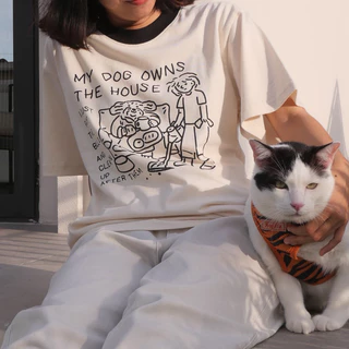 Strayandcool เสื้อยืดโอเวอร์ไซส์ "My dog owns the house" Oversized T-shirt