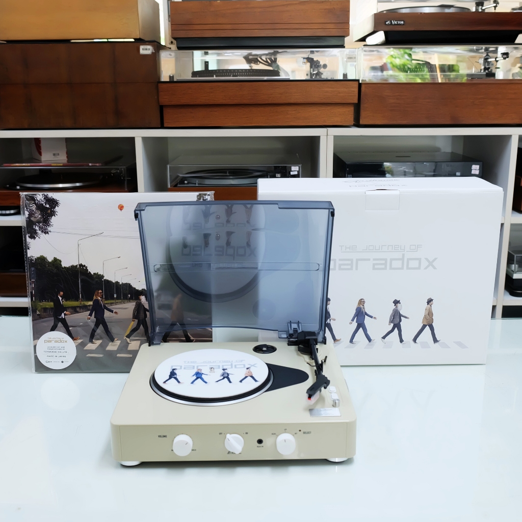 เครื่องเล่นแผ่นเสียง The Journey of Paradox x Gadhouse Brad Retro MKII Turntable (Ivory) & Vinyl Lim