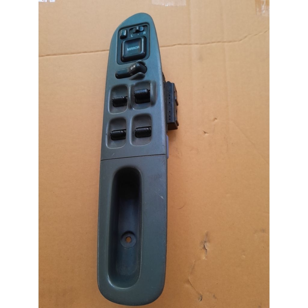 สวิทช์ยกกระจกไฟฟ้า หน้าขวา ฮอนด้า แอคคอร์ด 94-96 FR ACCORD 94-96 ได้ตามรูปครับ กรอบ สวิทช์ปรับกระจกมองข้าง - รูปที่ 3