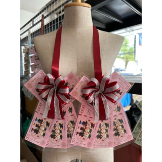 พวงมาลัยคล้องคอ พวงมาลัยใส่ธนบัตร ข้างละ 5ใบ และ ข้างละ 10ใบ…