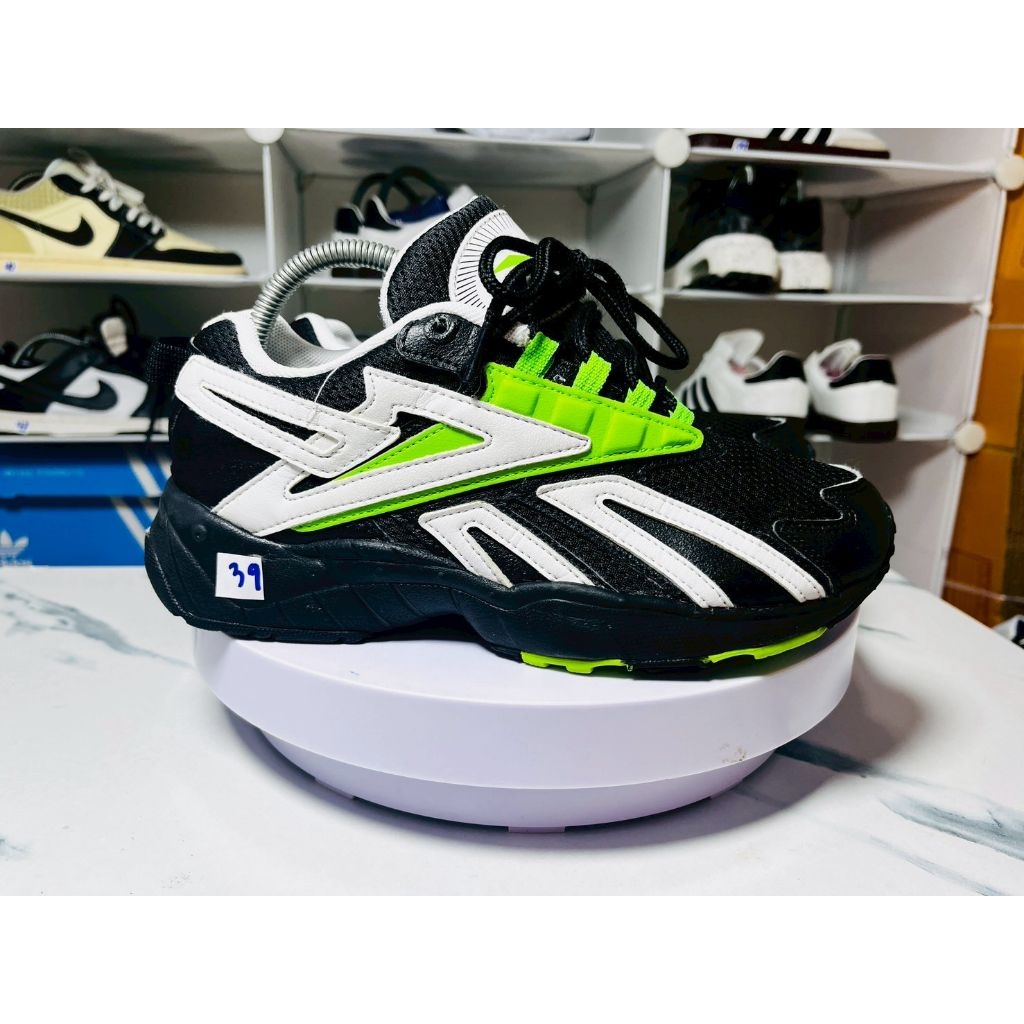 รองเท้า reebok มือสอง109 บาท
