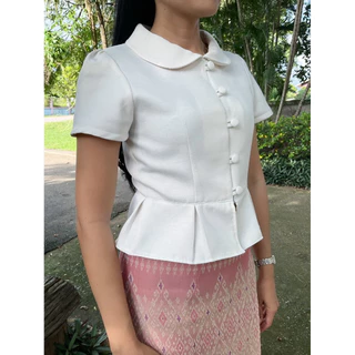 เสื้อผ้าฝ้ายสีขาวธรรมชาติ มีให้เลือก 3 แบบ เข้าทรงสวย อัดผ้ากาวอย่างดี