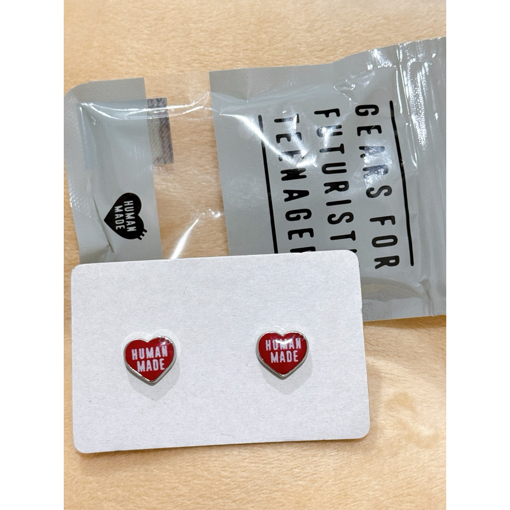 พรัอมส่ง ต่างหู Human made สีแดง