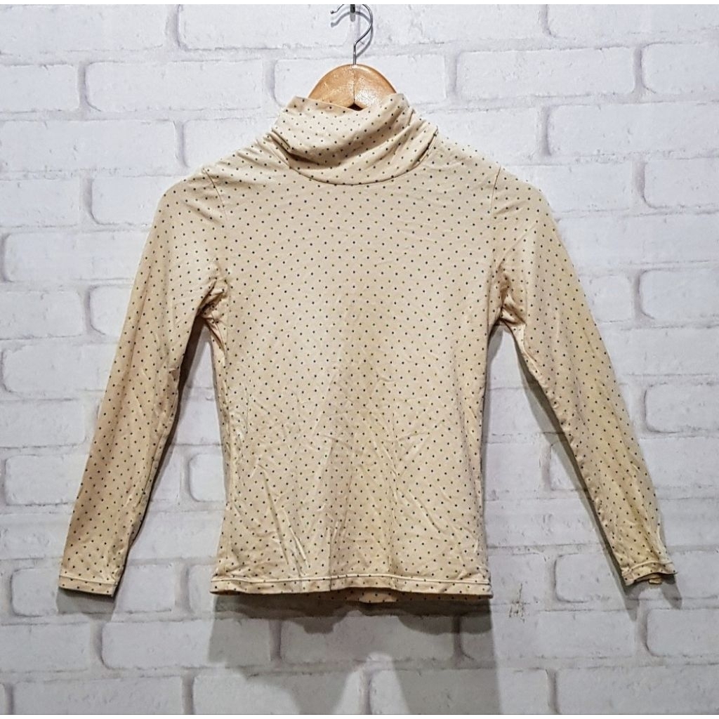 (U21) เสื้อแขนยาวคอปีน Uniqlo kids อก 30 " ยาว 20 "