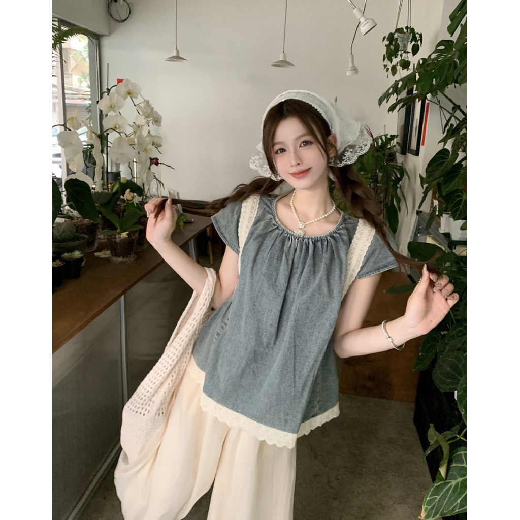 เสื้อยีนส์ผู้หญิงคอกลม แต่งลูกไม้
