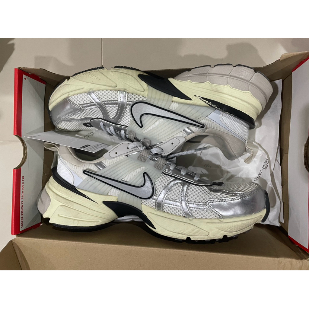 รองเท้า Nike v2k มือสอง