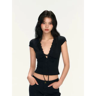 Bentoy(1006)เสื้อยืดแขนสั้นคอวีลึก ดีเทลแต่งเย็บลูกไม้หน้าอก เซ็กซี่ มีสายผูกด้วย