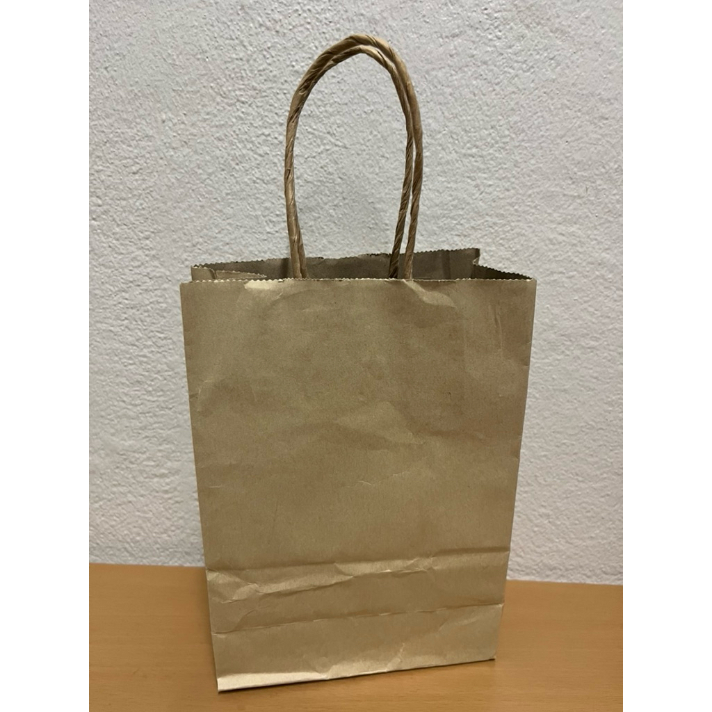 ถุงกระดาษ ส่งต่อ ขนาด 21.5x15.5x8 cm