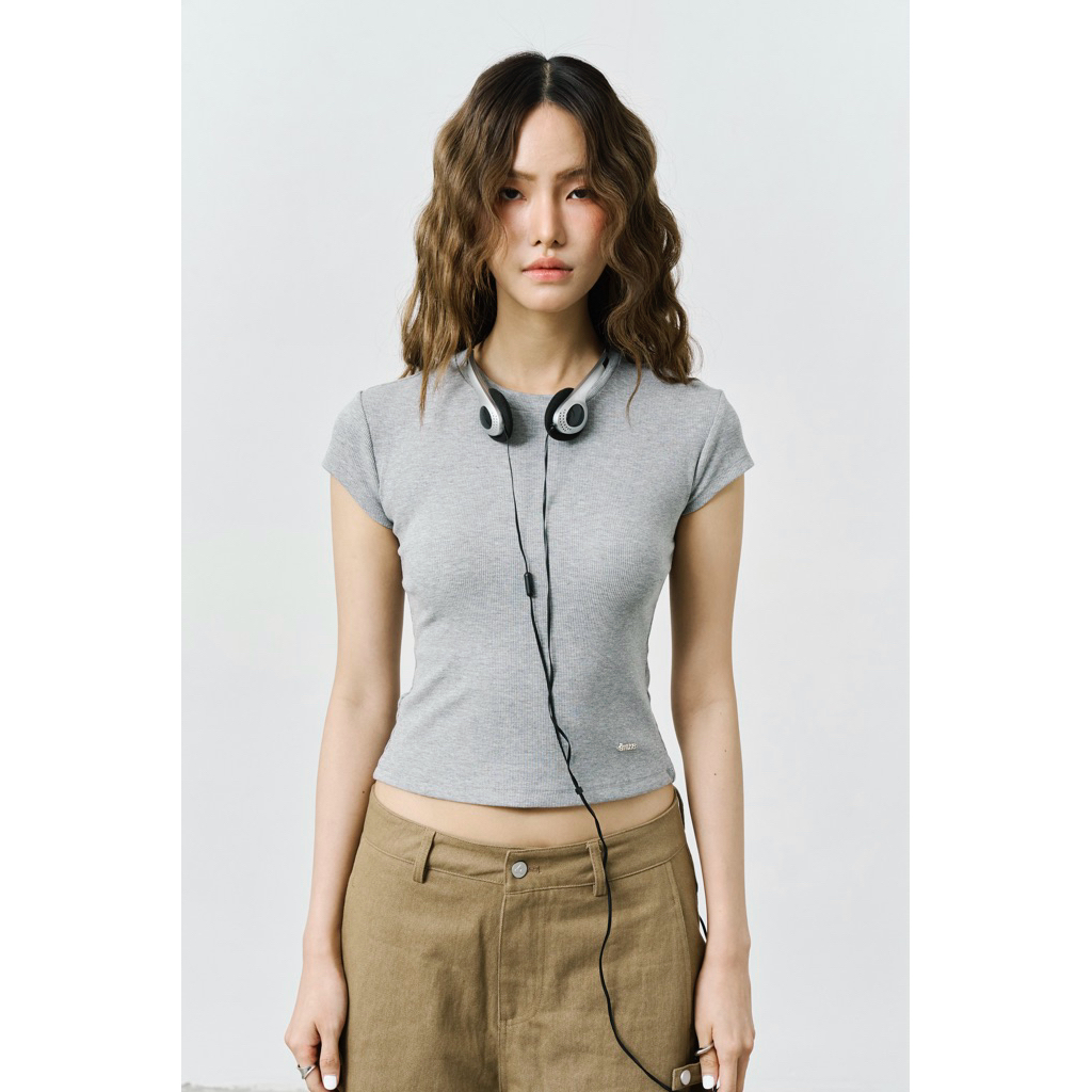 AMUSE BKK - Sofia Tops เสื้อยืดทรงเบบี้ที คอกลม ดีไซน์ชิคๆ