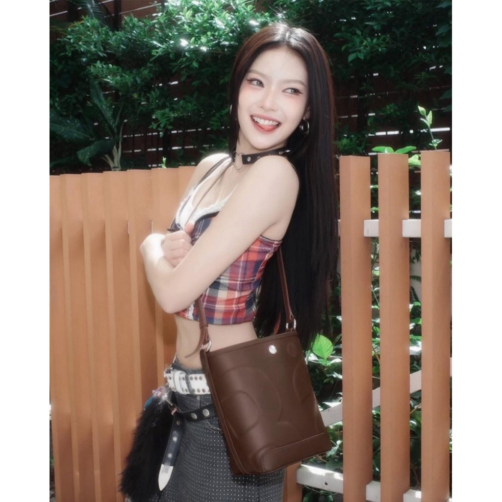 (พร้อมจัดส่ง✅📦)Rally The Bag Mini Whisper - กระเป๋าหนังทรง Bucket ไซส์มินิ (พร้อมสาย cross body) - รูปที่ 6