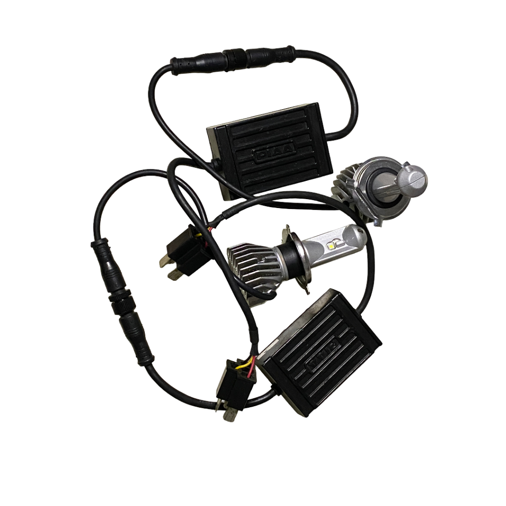 PIAA LED H4 สูงต่ำ หลอดไฟหน้าแสงสีขาว 1คู่ ของแท้ มือสองญี่ปุ่น สภาพดี