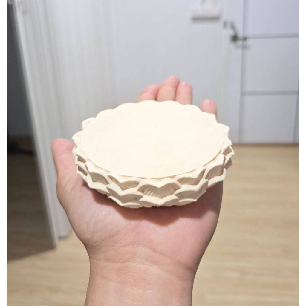 ฐานรองพระดอกบัวขาวใหญ่ สีขาวมินิมอล เนื้อเรซิ่น ขนาด 9 ซม. สูง 2.5 ซม.