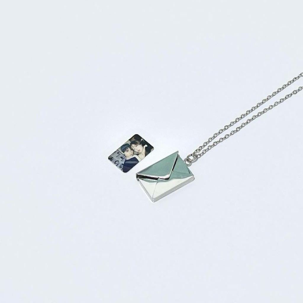 Loteoseu.j ทำ 1-2 วัน สร้อยคอสแตนเลสซองจดหมายพร้อมกล่อง the letter necklace สลักชื่อ+photo